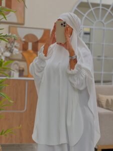 Jilbabs for Everyday Modesty: Choosing Comfort, Coverage & Colour